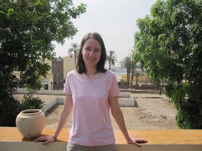 Anna Monte durante una missione in Egitto