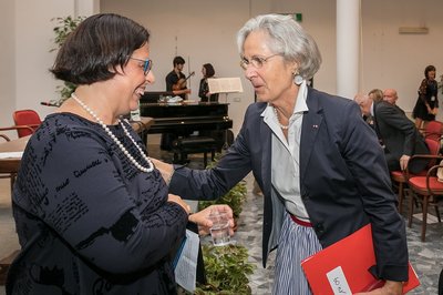 Da sinistra Elena Polledri con l'ambasciatrice tedesca a Roma, Susanne Wasum-Rainer