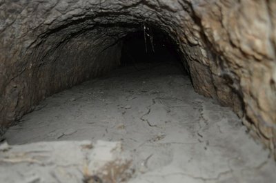 Vista di un sotterraneo nei pressi del sito di Bandawai