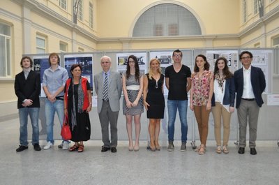 Gli studenti vincitori del concorso con prorettore, docenti e rappresentanti dell'azienda 'Zanutta'