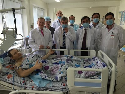 Shymkent, visita ai pazienti, il figlio donatore