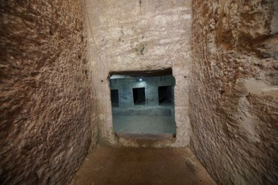 Entrata delle tombe ipogee fenicie dette di Eshmunit, a Btorram