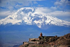 Il monastero di Khor Virap affacciato sul monte Ararat