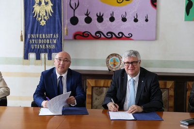 Udine, 25 maggio 2017: la firma del memorandum fra il rettore Alberto De Toni e il vicerettore Jerkek Akhmetov