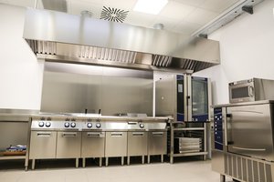 La cucina sperimentale allestita nel laboratori del Dipartimento di Scienze agroalimentari, ambientali e animali