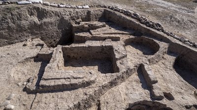 Il Rectangular Mudbrick Building di Asingeran visto da sud