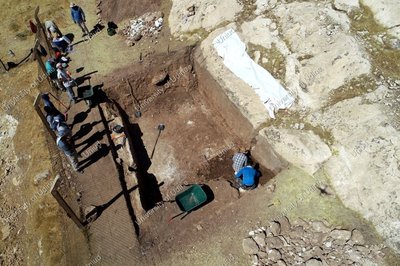 Faida, Relief No. 8 during excavation, 8th-7th cent. BC (photo by Alberto Savioli for LoNAP)