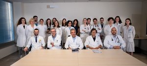 Gli specializzandi in oncologia con lo staff docente, al centro il professor Fabio Puglisi