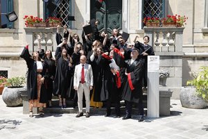 Lancio del tocco dei primi 15 diplomati del master