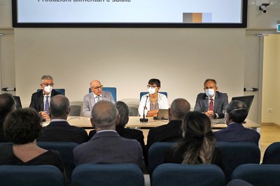 Da sinistra Silvio Brusaferro, Roberto Pinton, Maria Chiara Carrozza, Leonardo Alberto Sechi