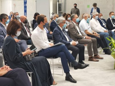 Il pubblico in sala. In prima fila Alessia Rosolen, Massimiliano Fedriga e Pietro Fontanini