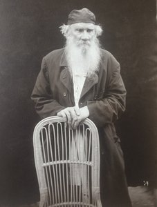 Lev Tolstoj (1908, foto di Karl Bulla)