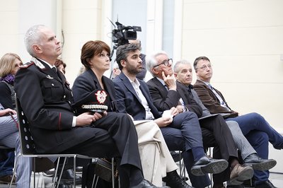 La prima fila con le autorità