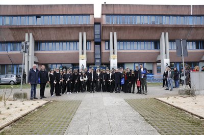 La banda con il rettore e la dirigente dell'istituto comprensivo