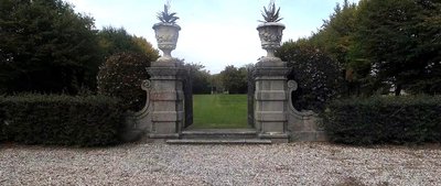 3 L'ingresso monumentale del parco di Villa Florio Maseri