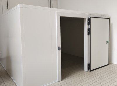 Una delle due celle frigorifere per la fermentazione e la stabilizzazione