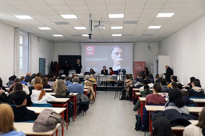 L'aula affollata per seguire Kader Abdolah