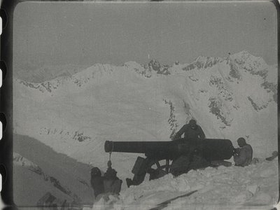 27-28 aprile 1916, il 149mm al Venerocolo, la più alta vetta raggiunta da grosse artiglierie (Cinecittà–Archivio Storico Luce; Università di Udine)