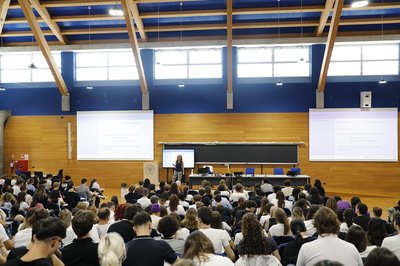 Gli studenti al primo giorno di lezioni del semestre filtro