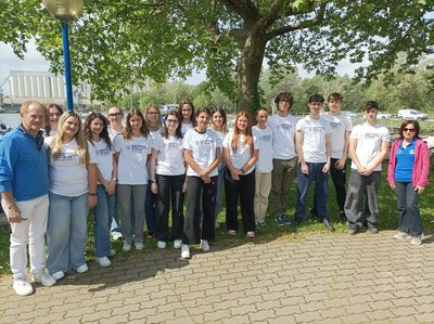 Studenti e docenti dell'Isis 'Buonarroti' di Monfalcone