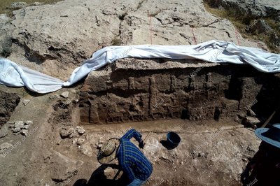 Faida, Relief No. 7 during excavation, 8th-7th cent. BC (photo by Alberto Savioli for LoNAP)