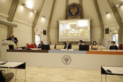Il tavolo della Commissione. Da sinistra: Alberto De Toni, Domenico Visintini, Marco Petti, Matteo Zambon, Alessandra De Angelis, Margherita Pauletta