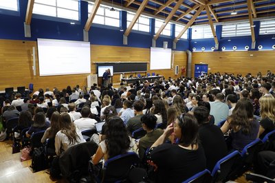 Gli studenti alla prima lezione del semestre filtro