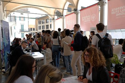 Colloqui con le aziende e consegna dei curriculum