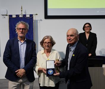 Da sinistra Angelo Montanari, Paola Deffendi, Claudio Regeni, sullo sfondo Silvia Bolognini