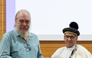 Da sinistra Lorenzo Santi e il rettore Roberto Pinton
