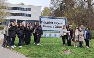Davanti all'Università di Klagenfurt