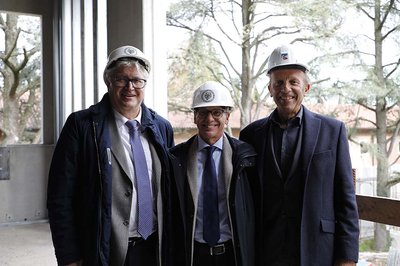 De Toni, Pinton e Roj al primo piano dell'edificio delle nuove aule didattiche
