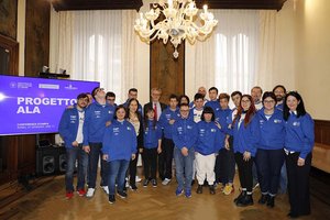 Foto di gruppo con il rettore Montanari