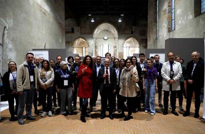 Foto di gruppo nell'ex chiesa di San Francesco