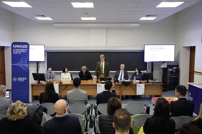 Il tavolo, da sinistra, con Pier Marco Rosa Salva, Patrizia Simeoni, Antonio Massarutto, Alessandro Gasparetto, Andrea Delle Vedove, Cristina Bianchi