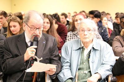 Il maestro Giovanni Cavazzon, Presidente dell'Associazione Liciniana e delegato del  Club UNESCO di Udine, con la prof.ssa Paola Del Din, medaglia d'oro al valor militare  