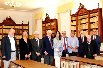 Foto di gruppo nella Biblioteca Florio