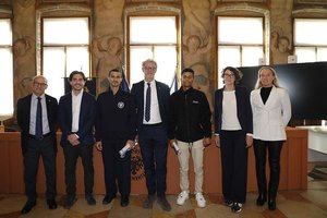 I due studenti palestinesi con da sinistra Pinton, Salvati, Montanari, Piazza, Driul
