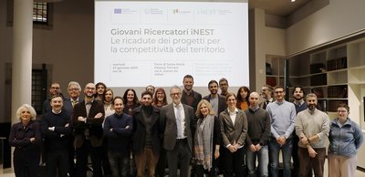 I giovani ricercatori, al centro (da sinistra) Giacomo Andolfato e Angelo Montanari, assieme ai partecipanti alla presentazione