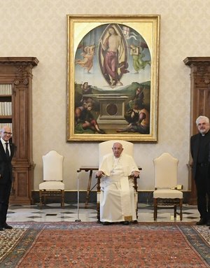 Il Papa Francesco con Roberto Pinton e padre Baggio