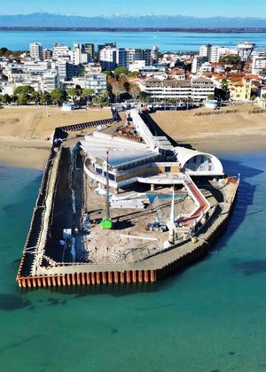 Il cantiere della Terrazza a Mare di Lignano Sabbiadoro