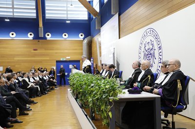 Il rettore Montanari durante la relazione