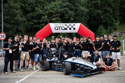 Il team Uniud E-Racing con Serena II Evo