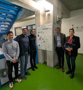 Il vincitore della poster competition Nicholas Fonda (al centro), con (da sinistra), Enrico Salvati, Cristian Marchioli, Giorgio Alberti, Marina Cobal