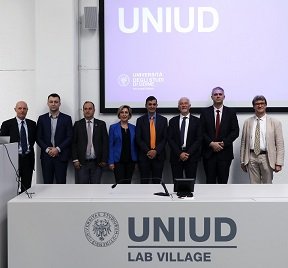 La delegazione con i rappresentanti dell'Ateneo al Lab Village quiuniud