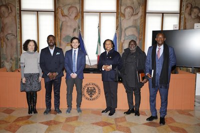 La delegazione dell'ambasciata ghanese con Enrico Salvati e Mona-Helen Kabuki Quartey