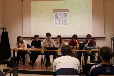 La giuria mentre vota