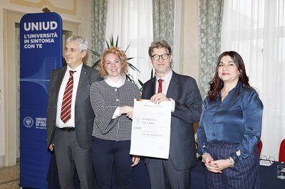La premiazione di Daniela Glaneo con (da sinistra) Andrea Delle Vedove, Alessandro Gasparetto, Cristina Bianchi