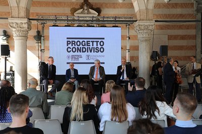La presentazione iniziale con (da sinistra)Guido Nassimbeni, Roberto Pinton, Alberto Felice De Toni, Marco Sartor