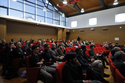 La sala con i rappresentanti dei  18 progetti vincitori dei bandi